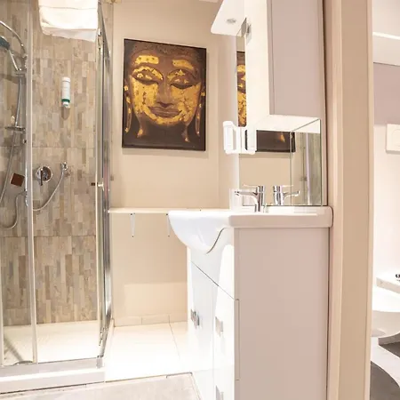 Romeo's - Royal Welcome Apartment